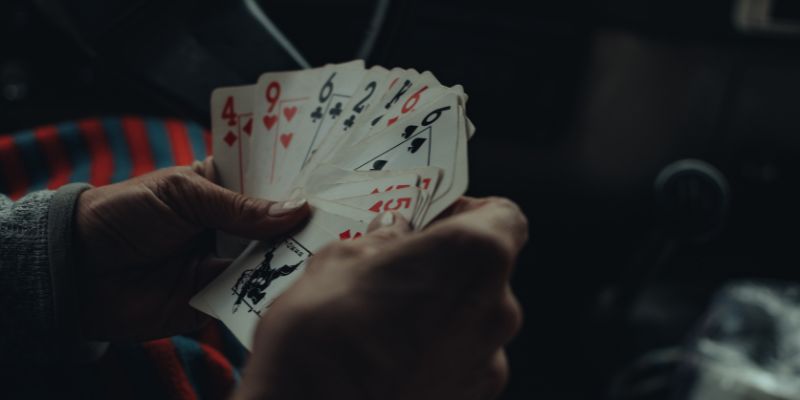 Mẹo Chơi Blackjack - Nắm Vững Kỹ Năng Để Làm Chủ Ván Bài 2 Ghi nhớ lá đã lật giúp xử lý linh hoạt