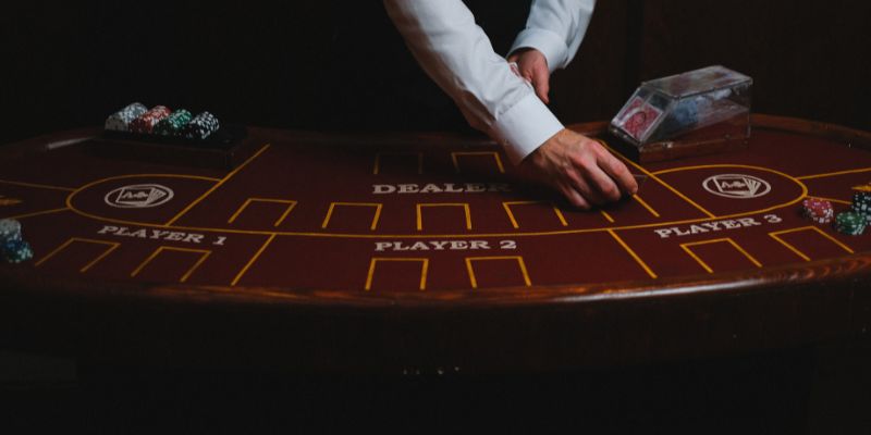 Mẹo Chơi Blackjack - Nắm Vững Kỹ Năng Để Làm Chủ Ván Bài 3 Mẹo chơi Blackjack bắt đầu từ sự tập trung cao độ